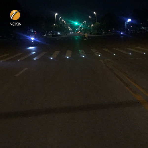 Internally Illuminated Led Road Stud Light With 6 Screws